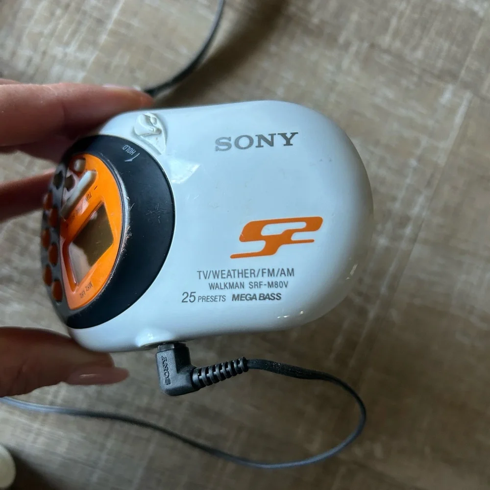 Sony Walkman S2 Sports Digital Radio TV Weather FM-AM SRF M80V +Strap Headphones
